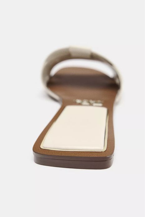 Шкіряні шльопанці Zara.Нові.