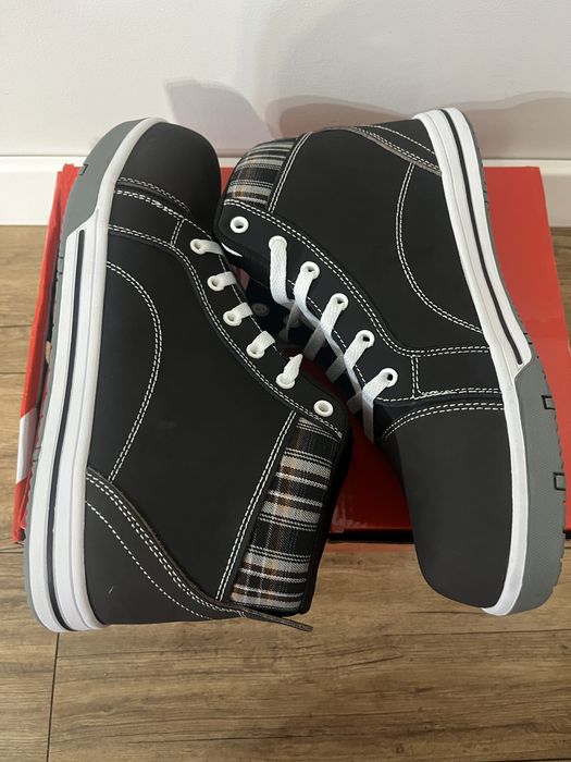 Buty za kostkę, typu trzewik, ze skóry nubuk