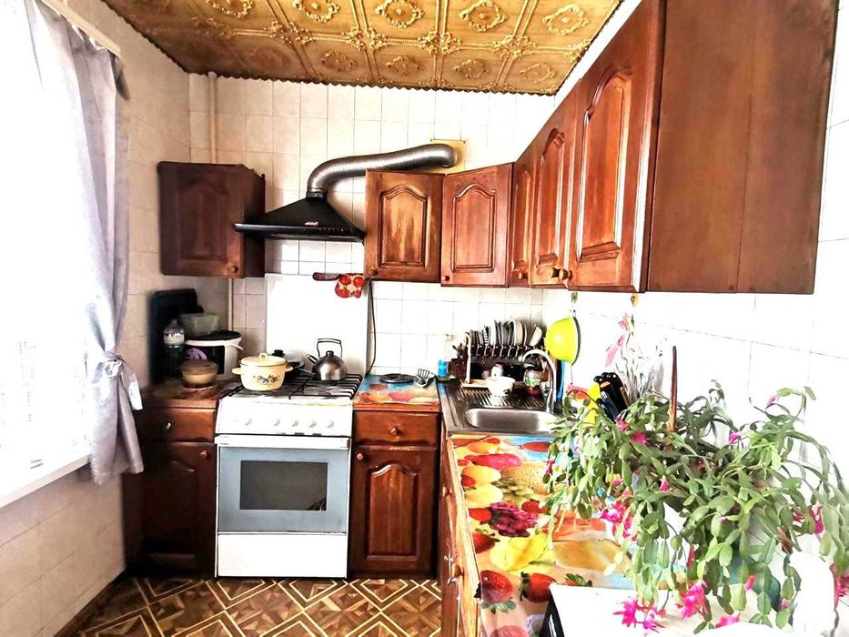Продам простору 3 кімнатну квартиру в центрі Бородинського м-ну, вул.Ладозька. Можливо Сертифікат.