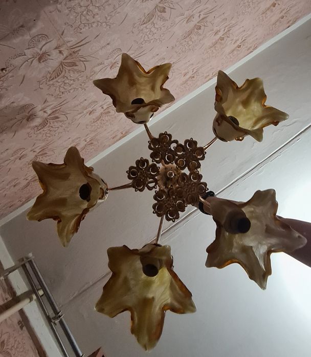 Продам  люстру в хорошем состоянии