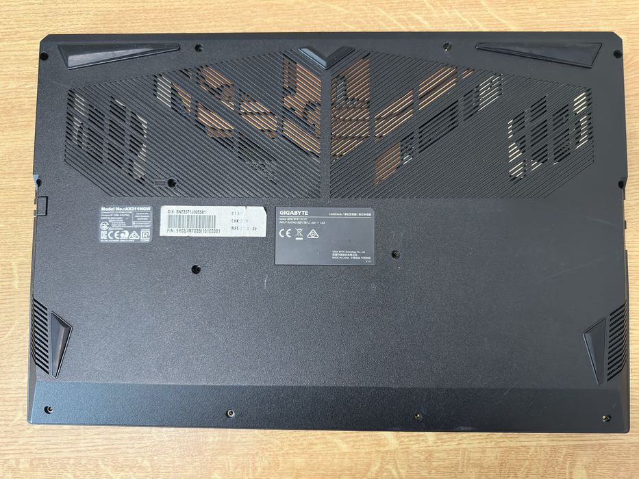 Ноутбук Gigabyte g7mf