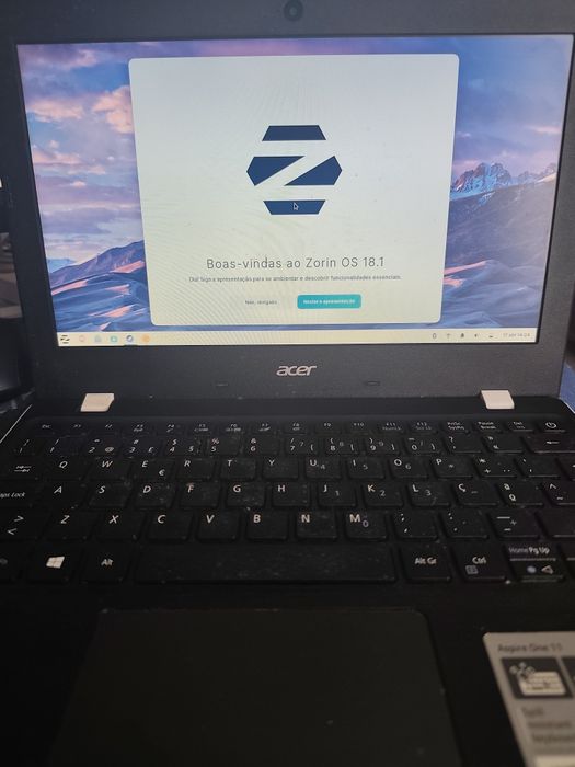 Acer Aspire One Cloudbook A01