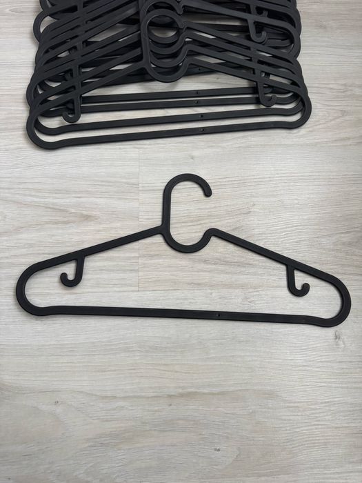 17 cabides pretos IKEA