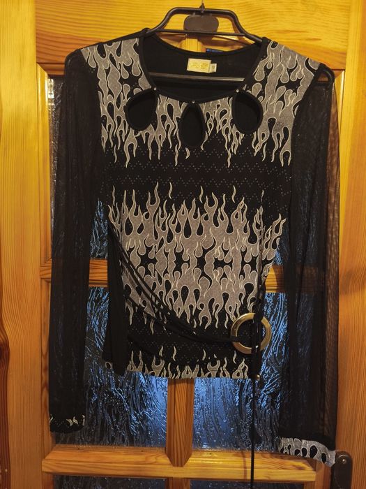 Elegancka czarna bluzka.