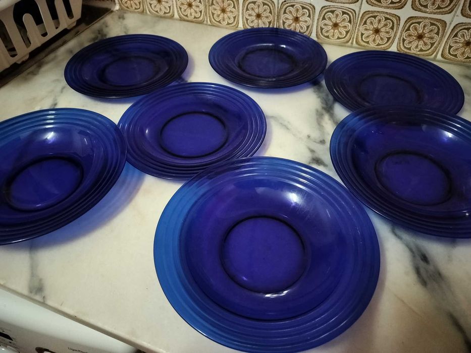 Conjunto de pratos azuis
