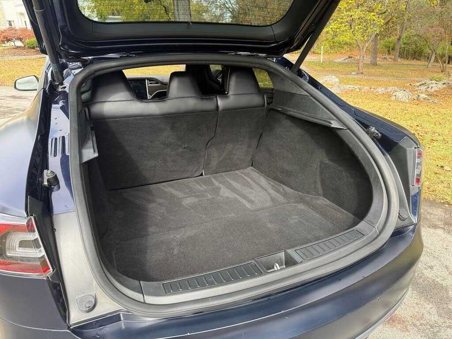 Tesla Model S P85D      2015