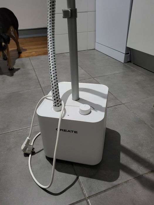 Ferro de engomar a vapor vertical Create (COMO NOVO)