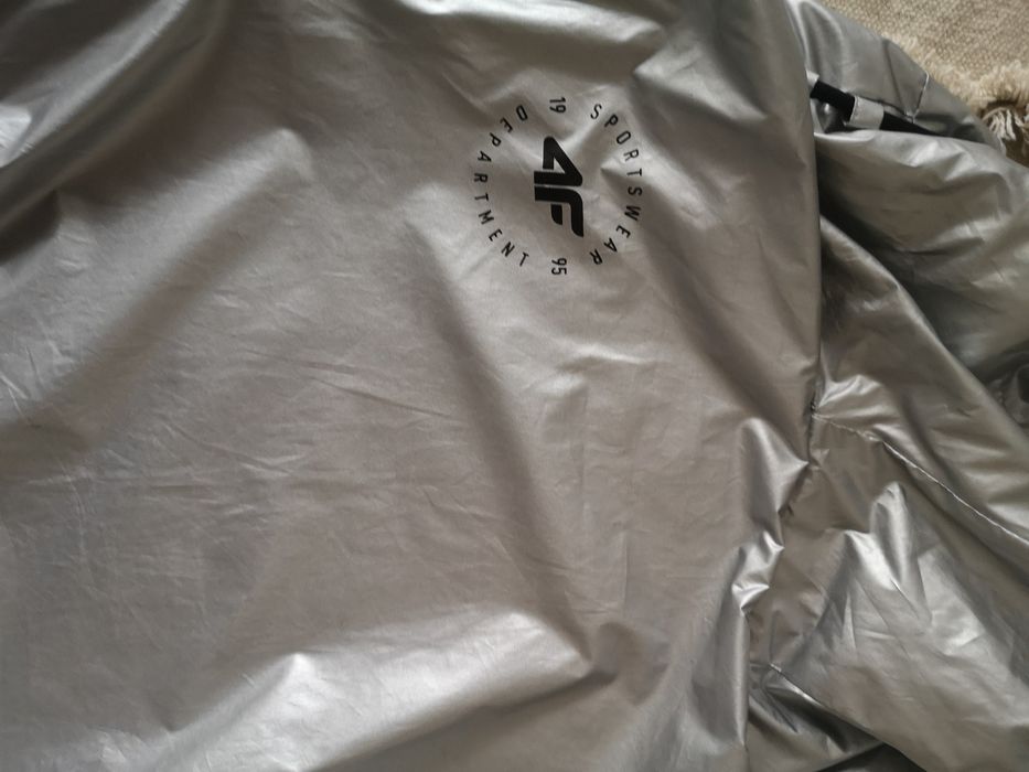 4F kurtka płaszcz wiatrówka przeciwdeszczowa srebrna 34/XS