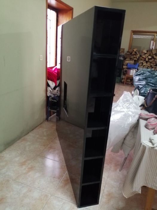 Armário de parede para televisão