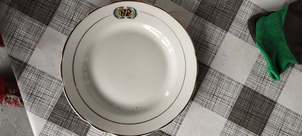 тарелки мелкие , сахарницы, чашка новые