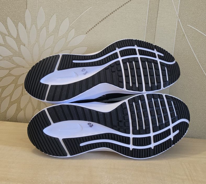 Кросівки чоловічі Nike Quest 3 Shield оригінал розмір 42