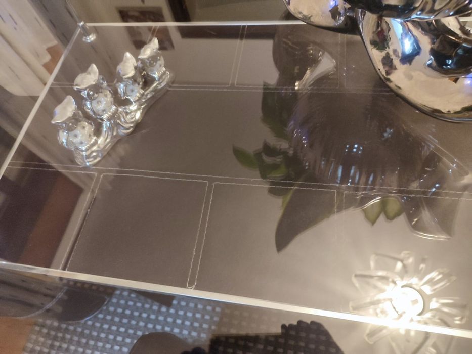 Mesa com tampo em vidro