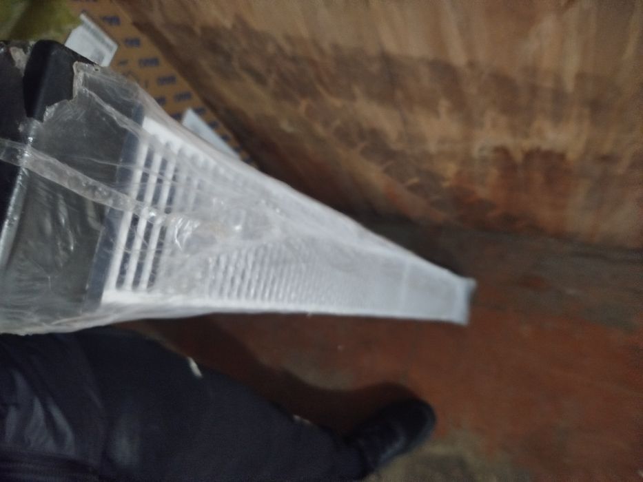 Продам повністю новий радіатор крафтер повністю запакований