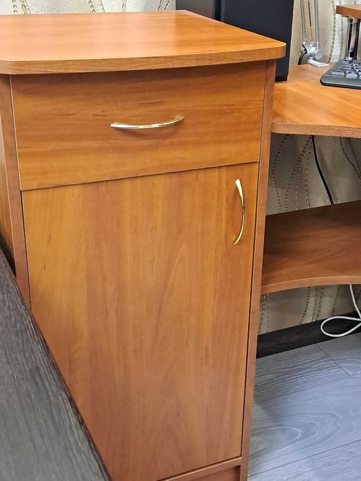 Компьютерный стол угловой