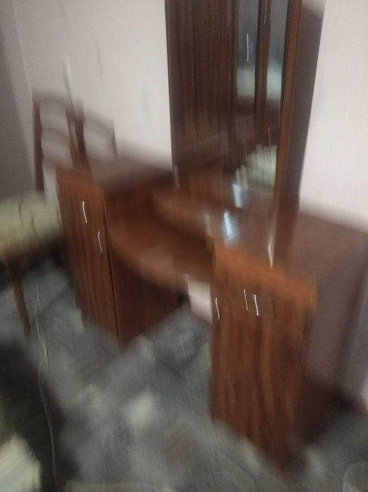 Туалетный столик с зеркалом