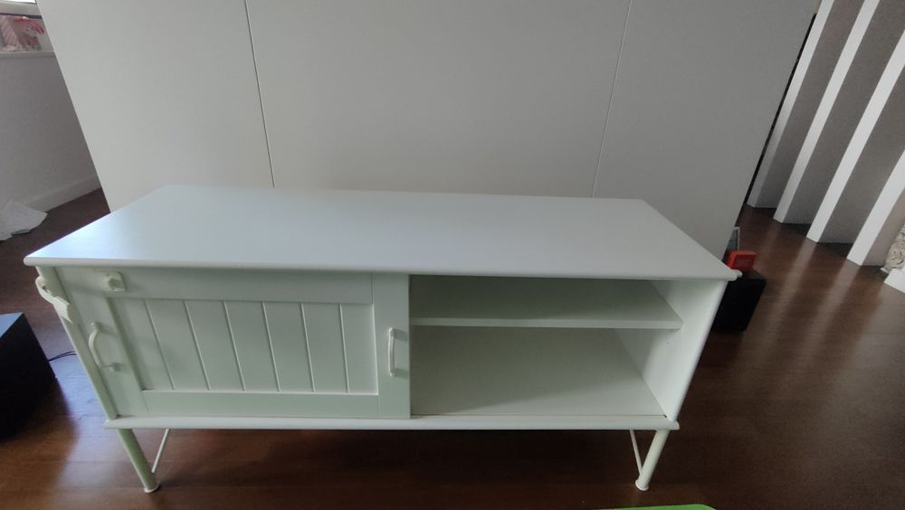 Móvel de TV branco ikea