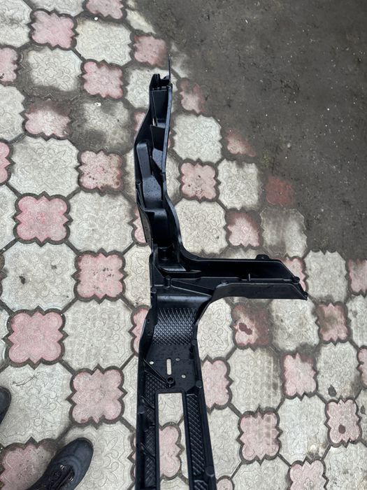 Передний усилитель кронштейн Range ROVER VELAR L560 OE J8A2-16E144-A