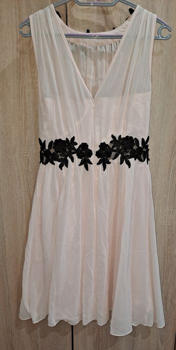 Śliczna brzoskwiniowa sukienka M Little Mistress London