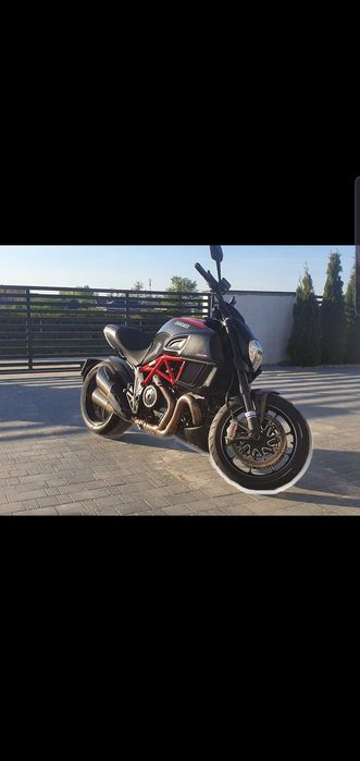 Ducati diavel red carbon