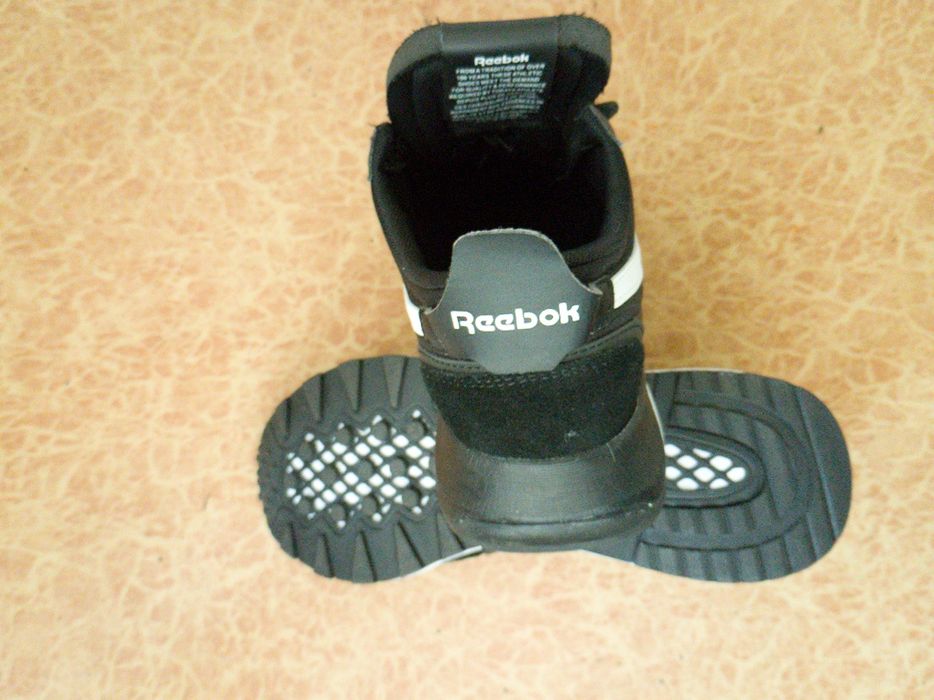 Продам кроссовки