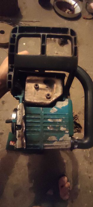 Продам бензопилу макіта Makita DCS-400