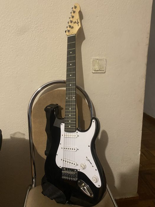 Guitarra Elétrica Gear4Music + Amplificador + Acessórios