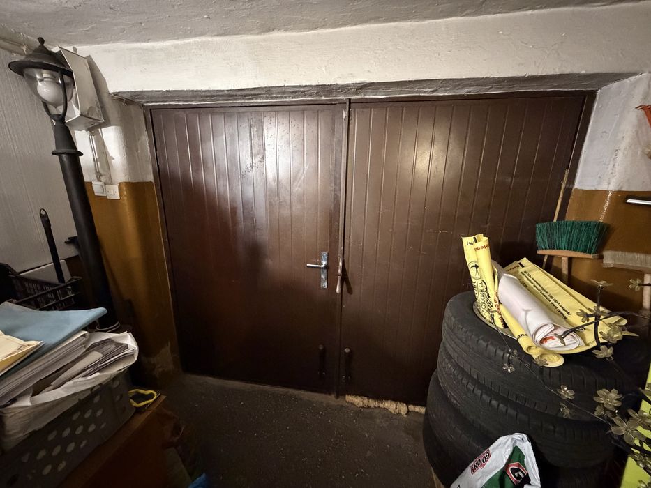 Drzwi garazowe do domontarzu