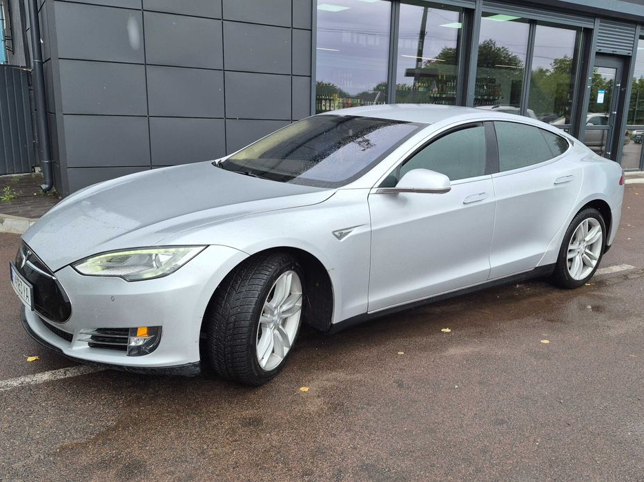 Tesla  Model  S 85