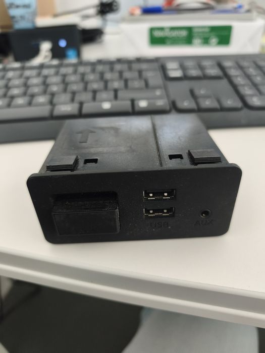 Hub USB Mazda original