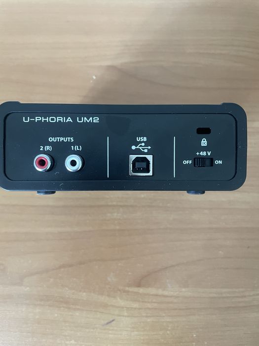 Звукова карта behringer u-phoria um2