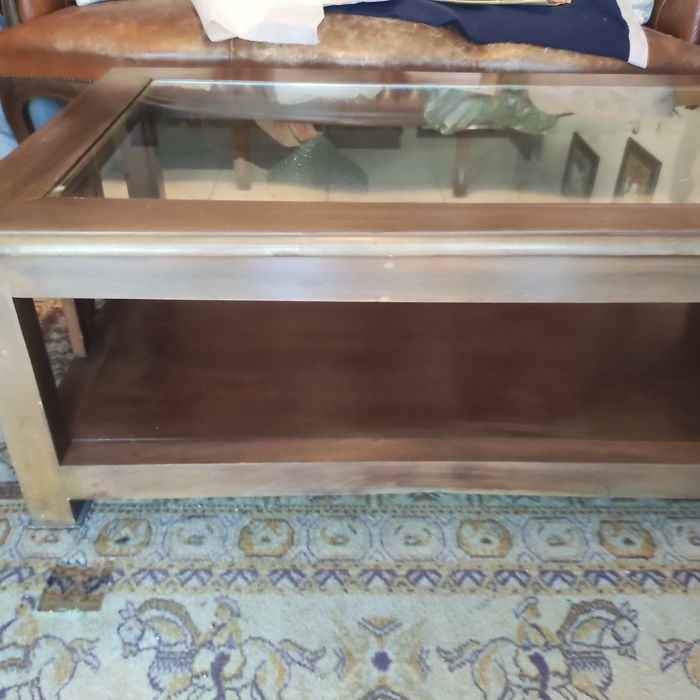 Mesa de centro com tampo de vidro