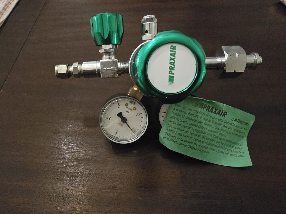 Válvula reguladora de oxigênio da marca Praxair