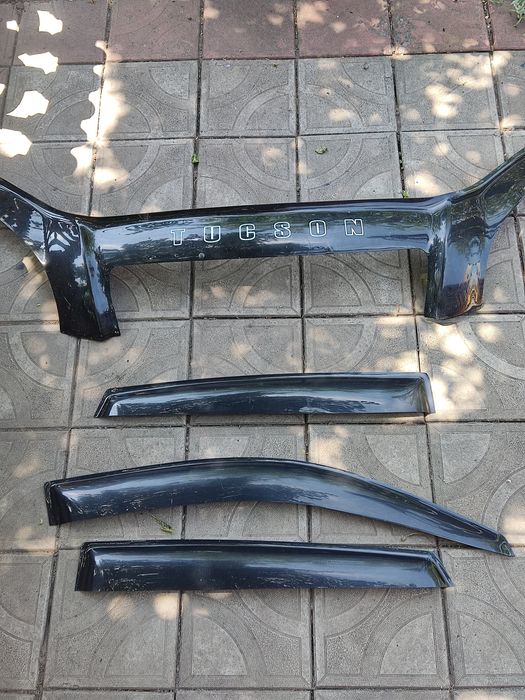 Дефлектор капота і вікон