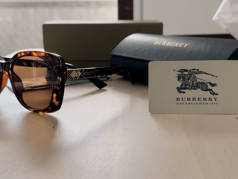 Oculos de sol da Burberry