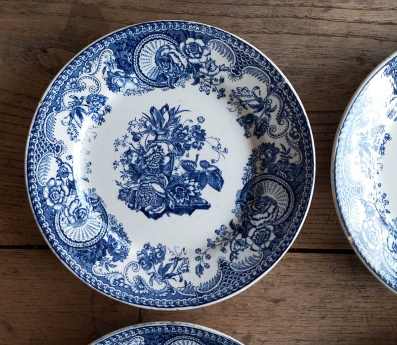 Antigos pratos em faiança Sacavém motivo Alcobaça
