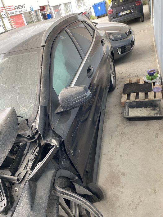Venda de salvados ou em peças - Mercedes GLA 180d
