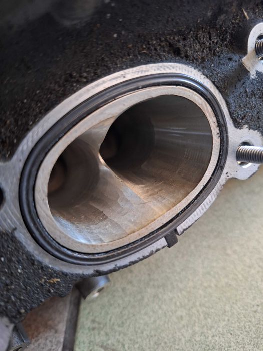 Głowica pokrywa zaworów BMW M3 E923 S65b40a 4.4 V8