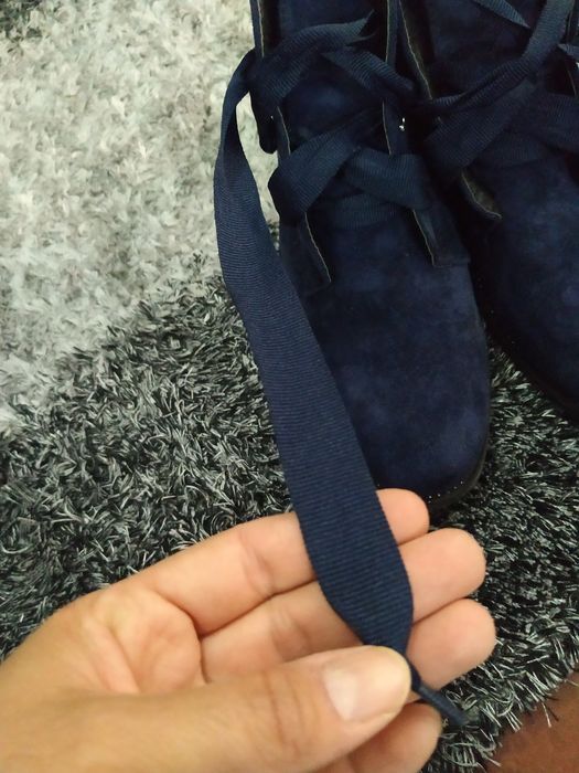 Sapato com brilhantes muito lindos tamanho 40. Só usados uma vez.