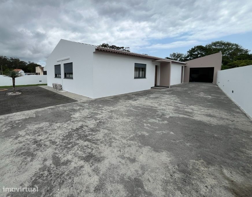 Moradia T3 Isolada em São Bartolomeu de Regatos