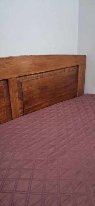 Drewniane masywne łóżko 140x200