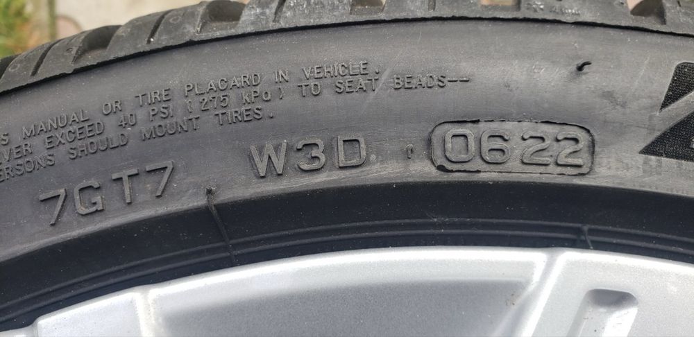 225/40 R18 92V Bridgestone Blizzak LM005