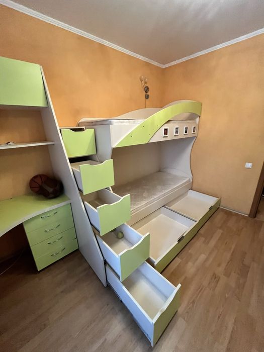 Коплект детской мебели .