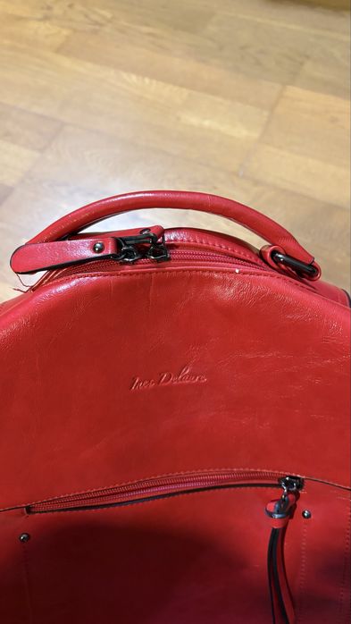 Inez Delure. Piekny plecak z lakierowanej skóry eco