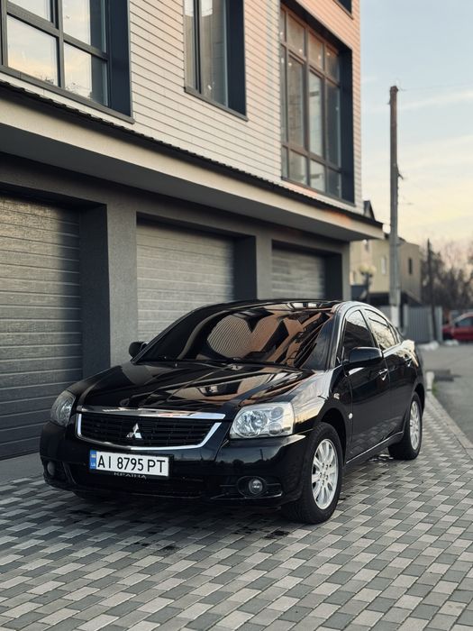Продам сімейне авто куплене в однієй сімї в іншу 
Авто куплене новим з салону в Україні (офіційне) без ДТП 
Авто доглянуте 
Замінені передні стійки ,амортизатори 
Новий генератор 
Тормозні диски в круг 
Тоноване скло в круг (крім лобового)
Фари в бронеплівці
Установлено парктроники задні 
Продається на замній резині 
Присутній торг 
Телефонуйте 09******02 на смс рідко відповідаю