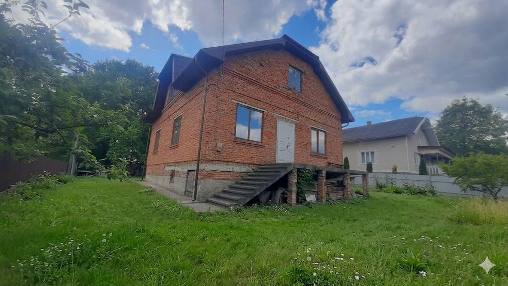 Продається будинок з мансардою, можливе розтермінування частини суми.