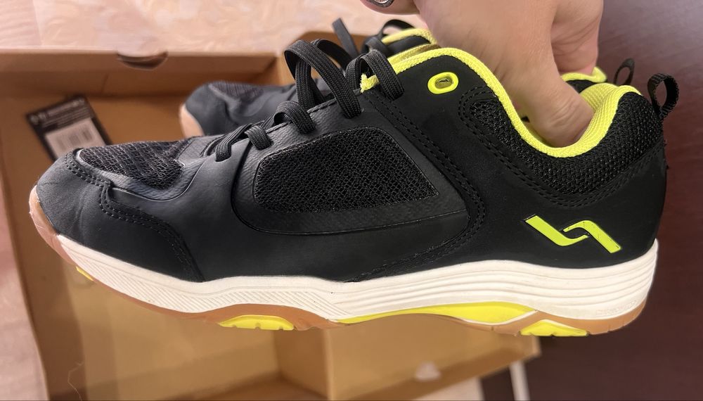 Волейбольні кросівки футзалки