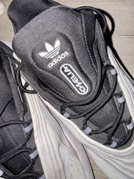 Продам кросівки Adidas Ozelia
