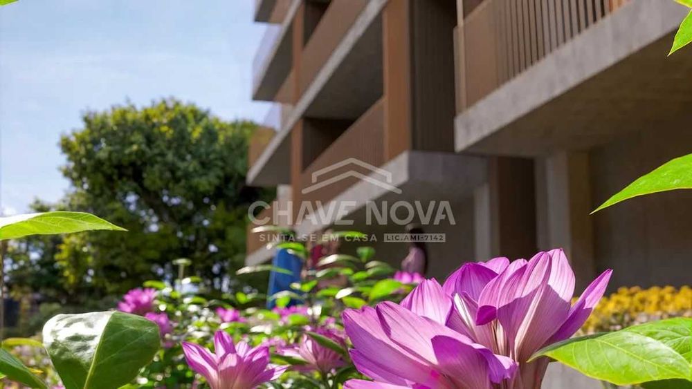 Apartamento T1 com Varanda e Garagem no Condomínio Jardins da Seara