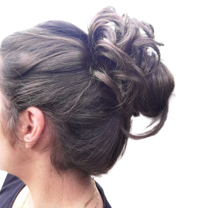 Treska na gumce kok messy bun czekoladowy brąz