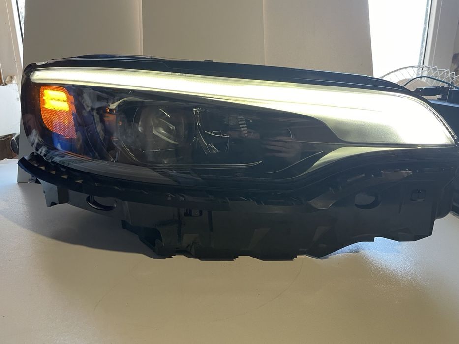 Продам праву ліву  фару Jeep Cherokee KL оригінал